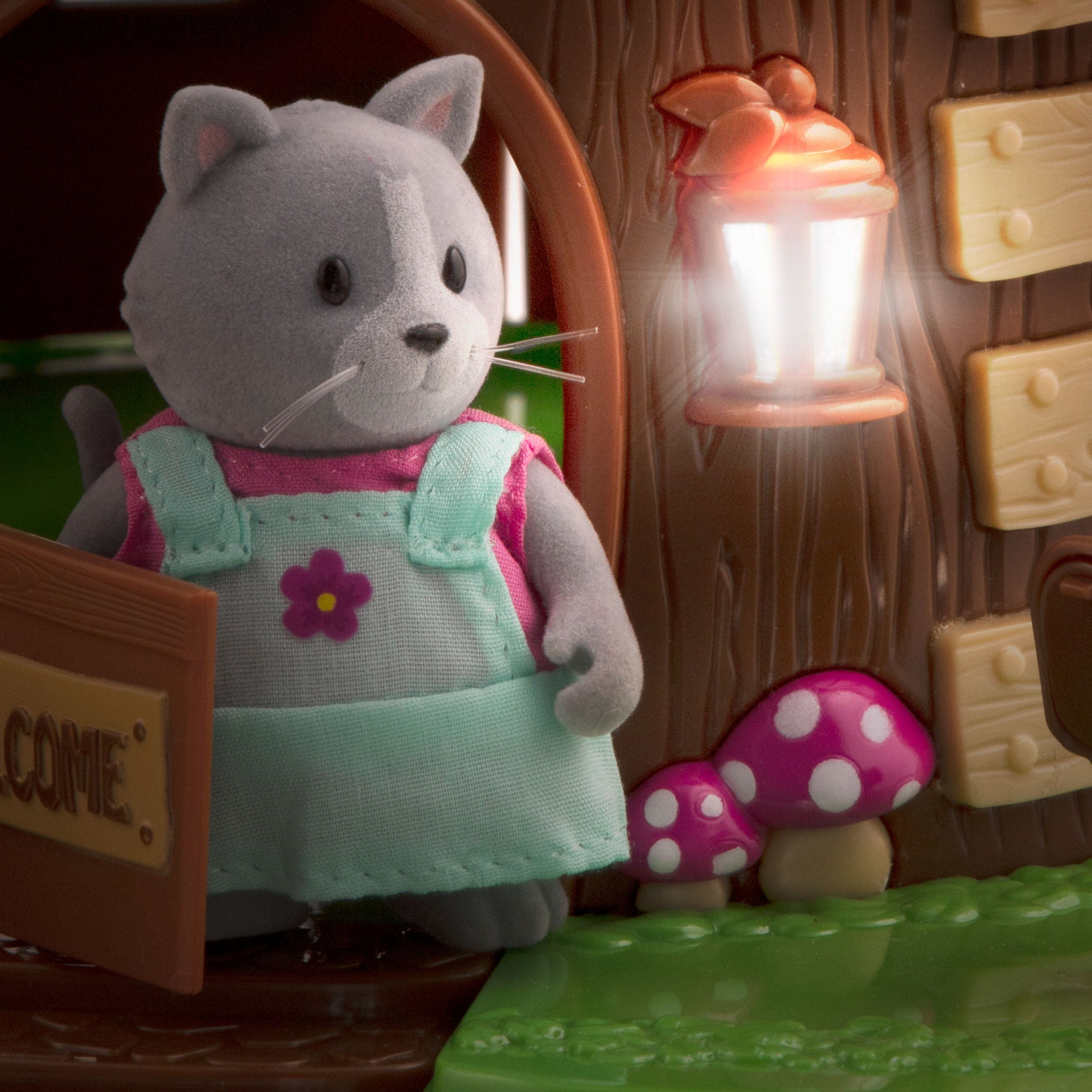 Acorn treehouse playset