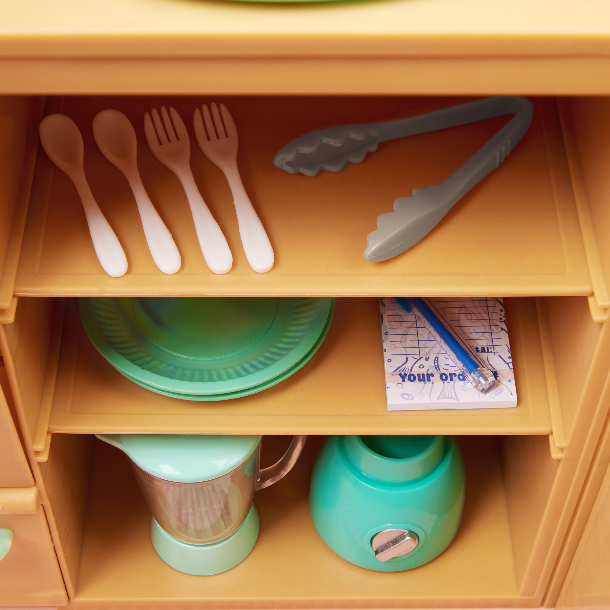 Our Generation On the Move Food Truck Vehicle Accessory for 18-inch Dolls