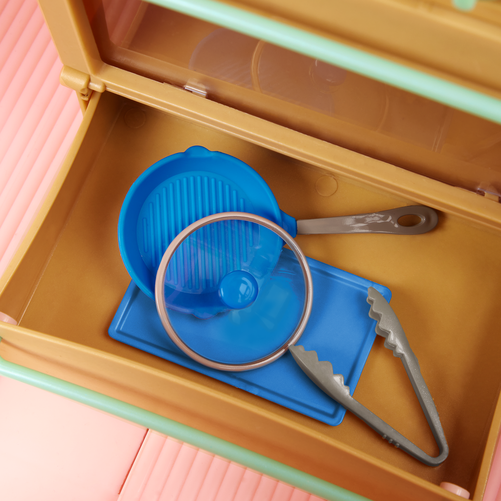 Our Generation On the Move Food Truck Vehicle Accessory for 18-inch Dolls