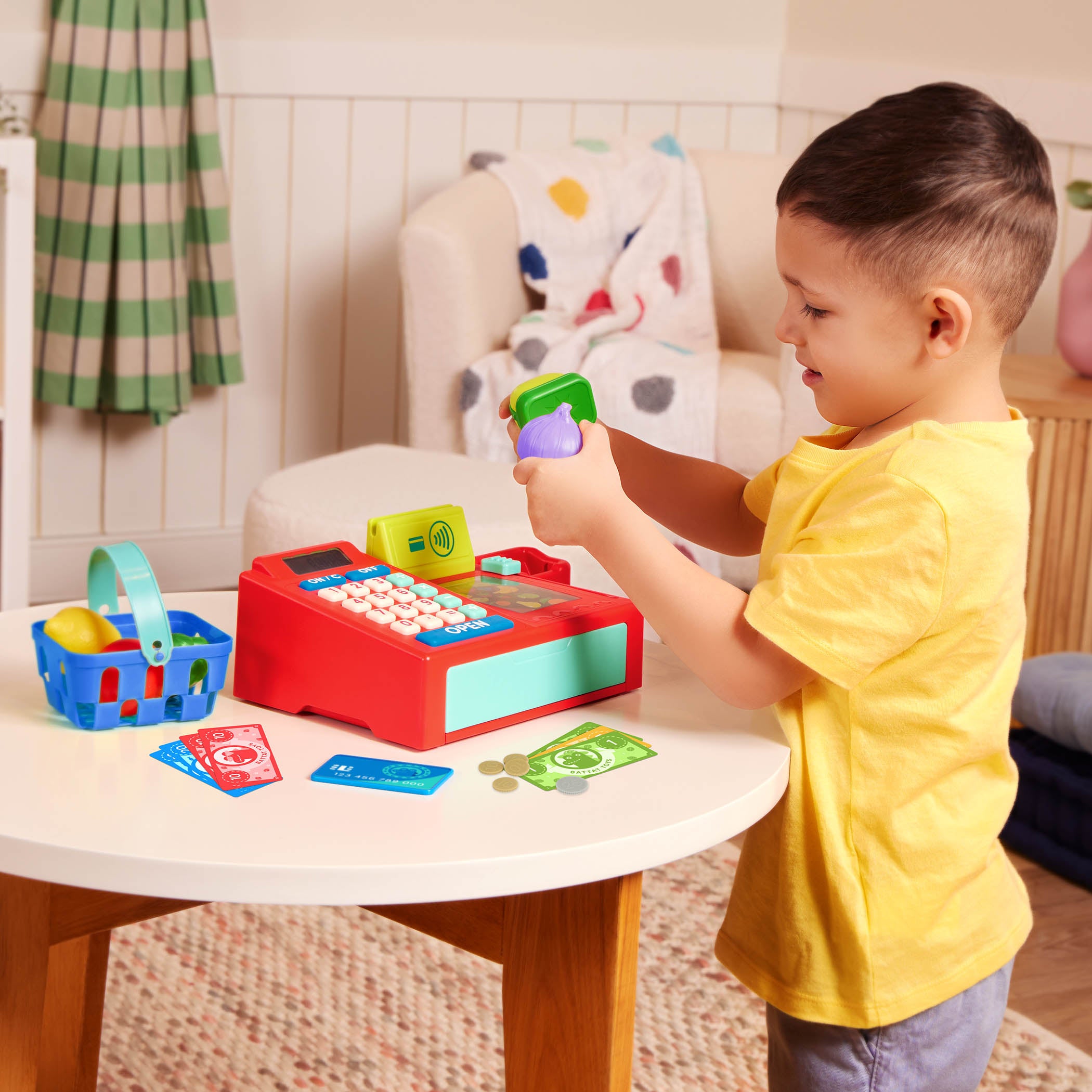 Toy cash register with accessories