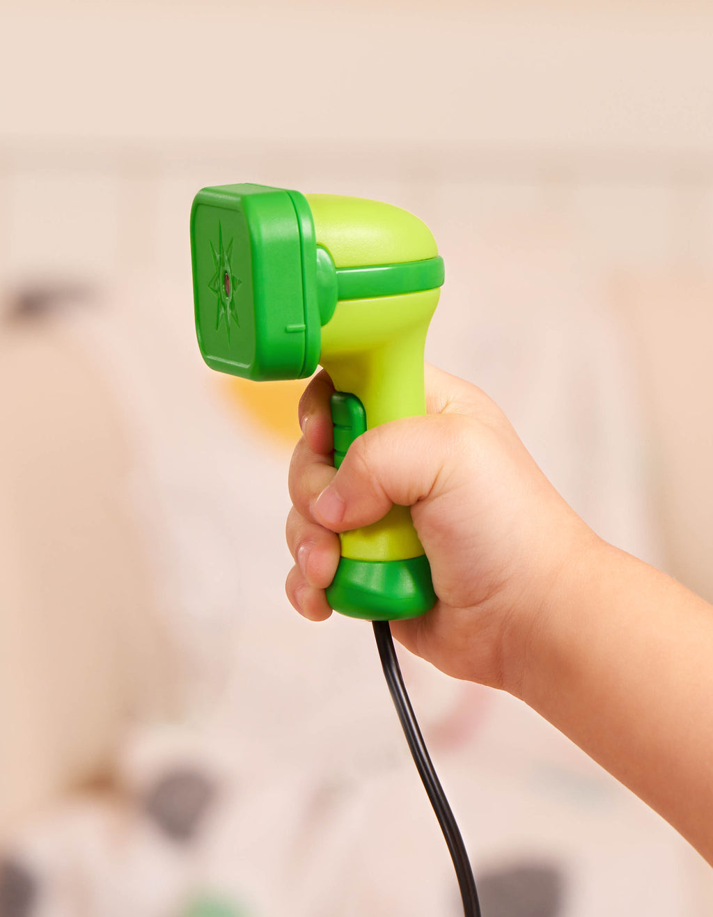 Toy cash register with accessories