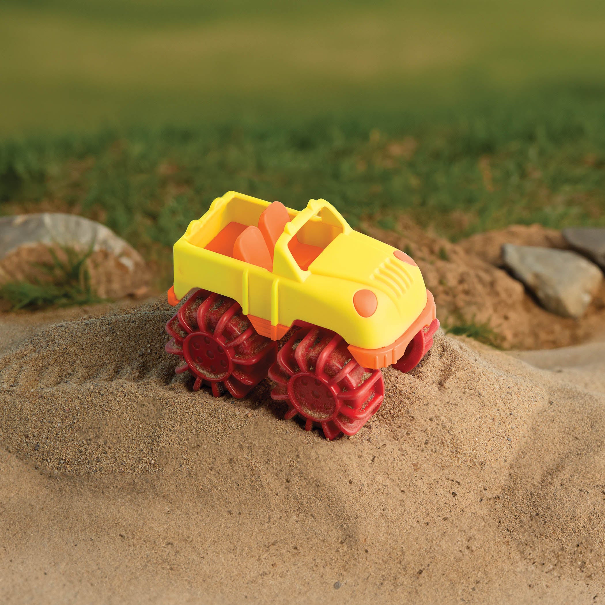 6 Mini Monster Trucks