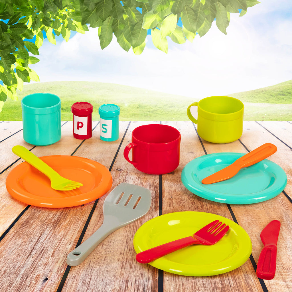 A big cooking and serving set for kids and toddlers.