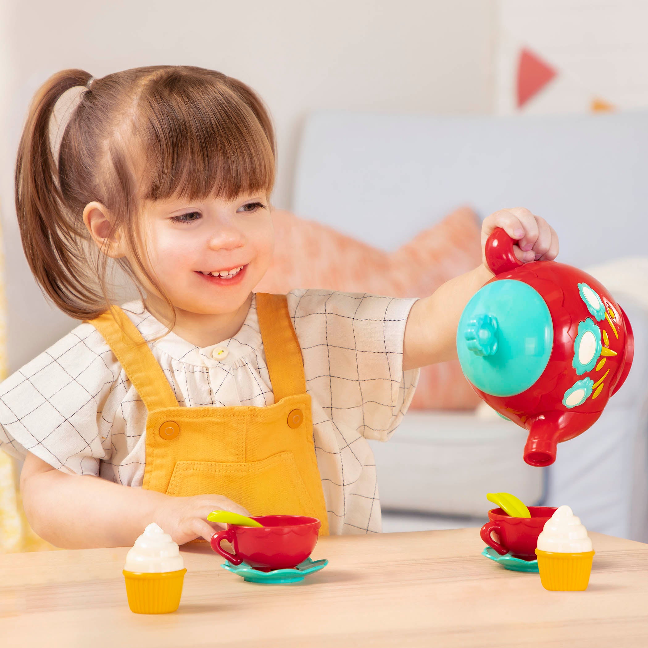 A singing tea pot for toddlers and kids.