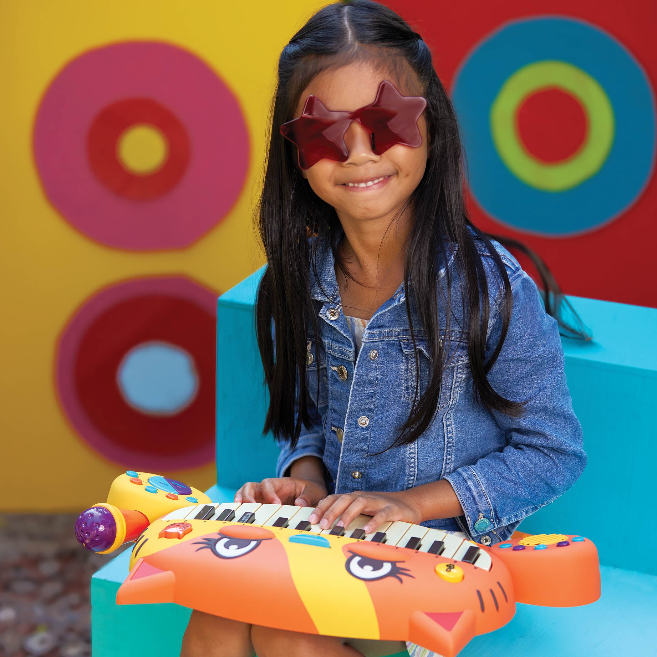 Interactive cat piano and microphone