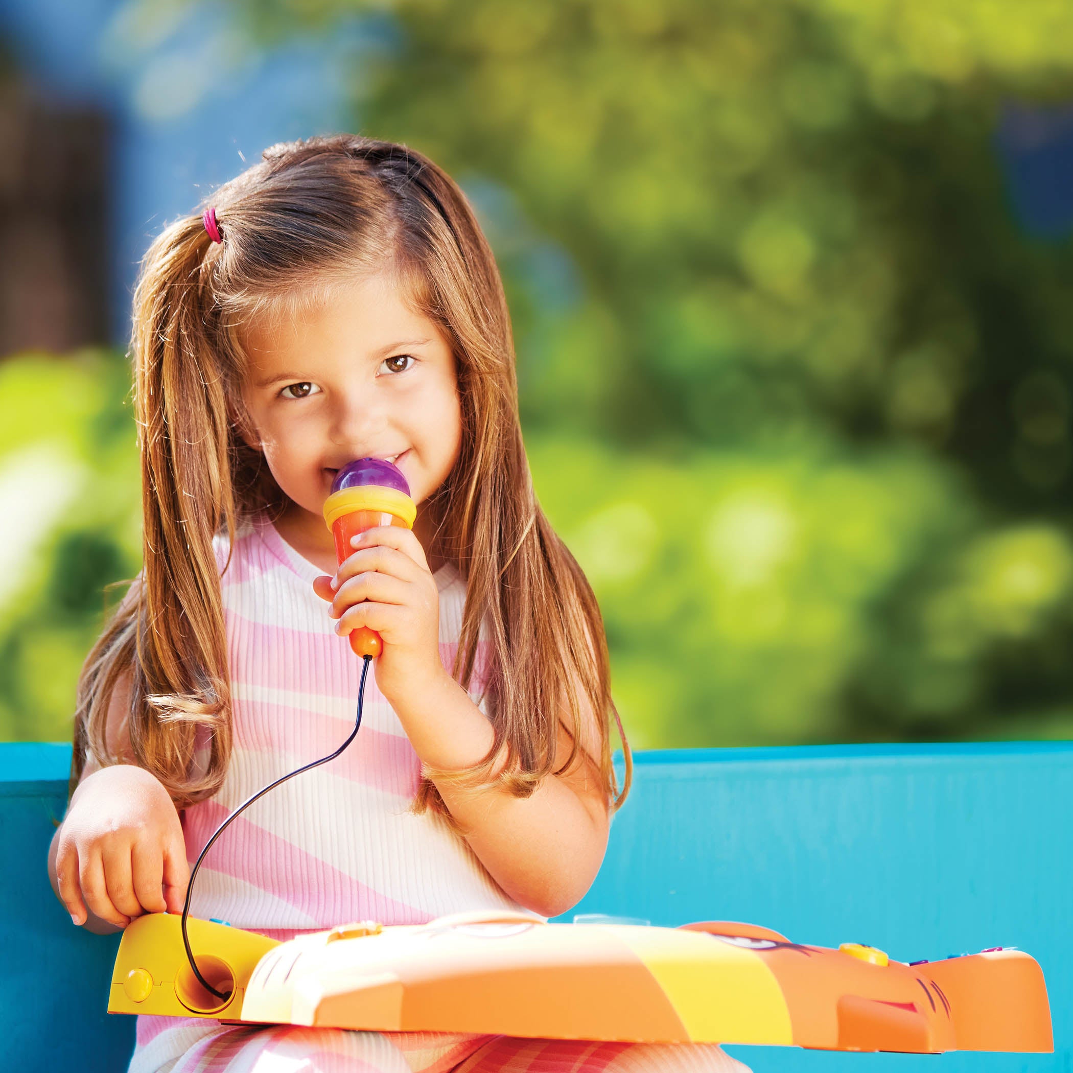 Interactive cat piano and microphone