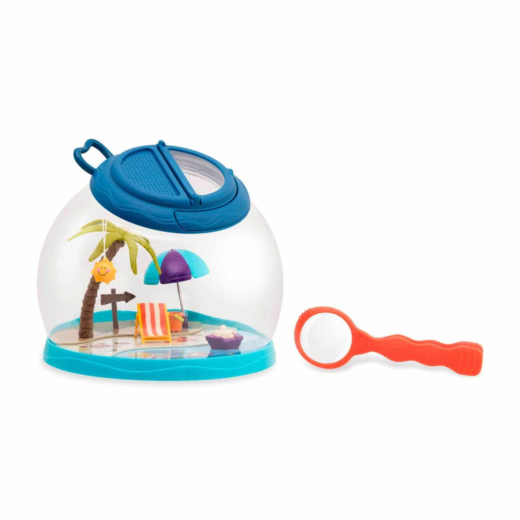 Bug catcher with magnifying glass