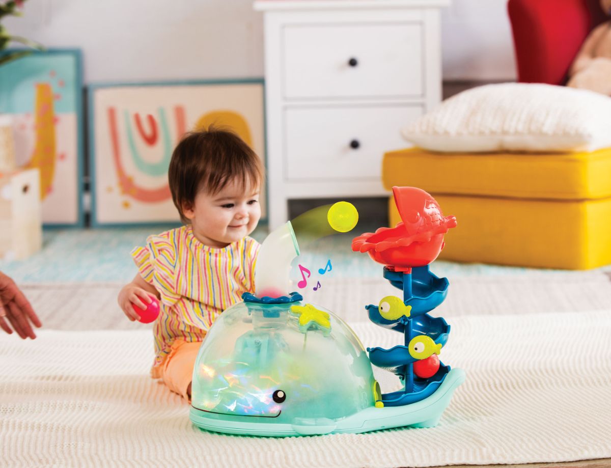 Light-up whale ball popper