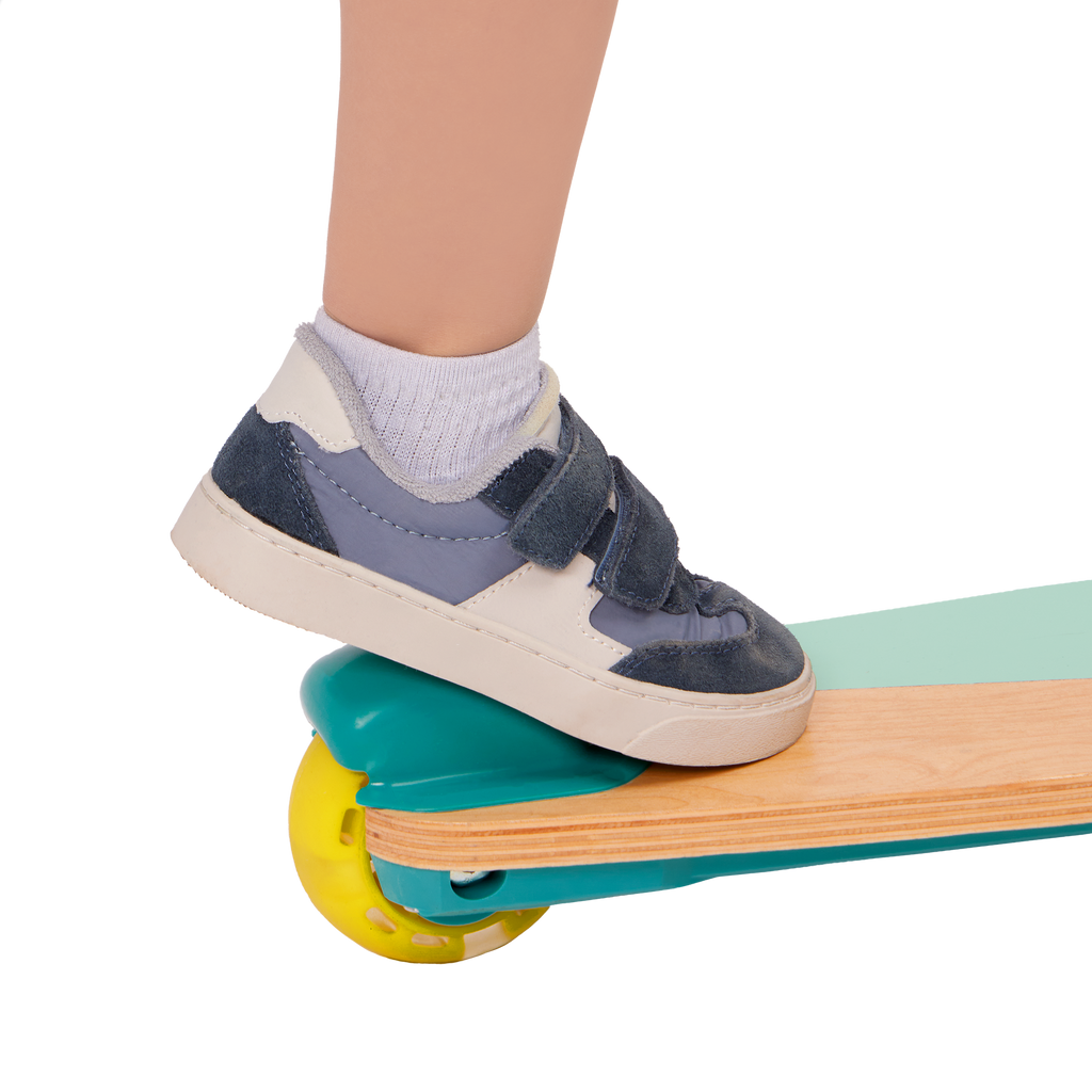 Wooden kids scooter for toddlers with light-up wheels