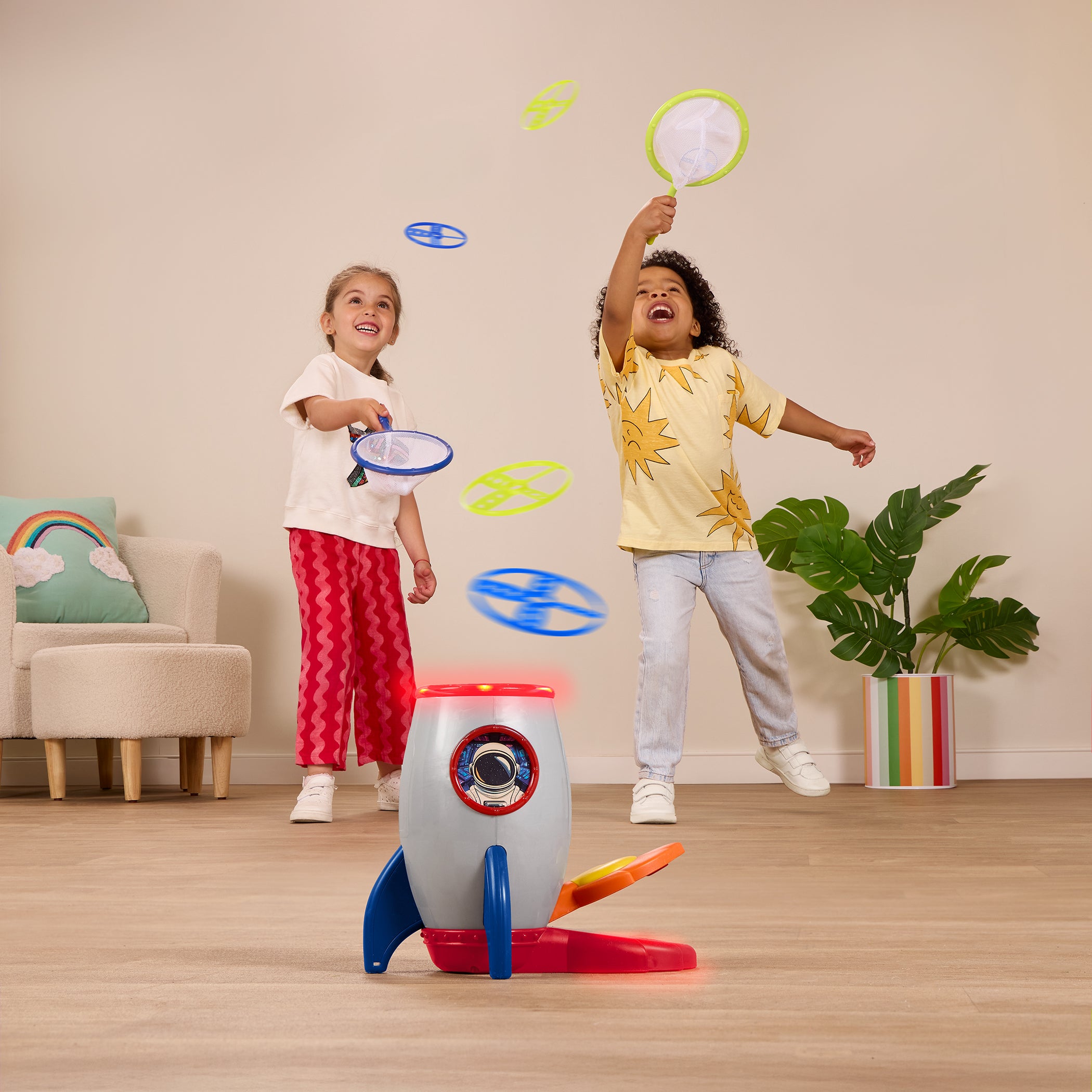 Light-up disc launcher toy